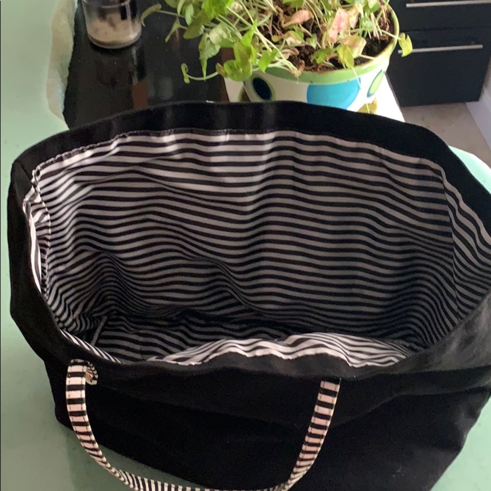 Victoria’s Secret Tote Bag Black with Pink logo - Picture 3 of 6